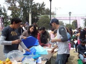Talleres para chicos y grandes organizados pro vecinos de Iztapalapa